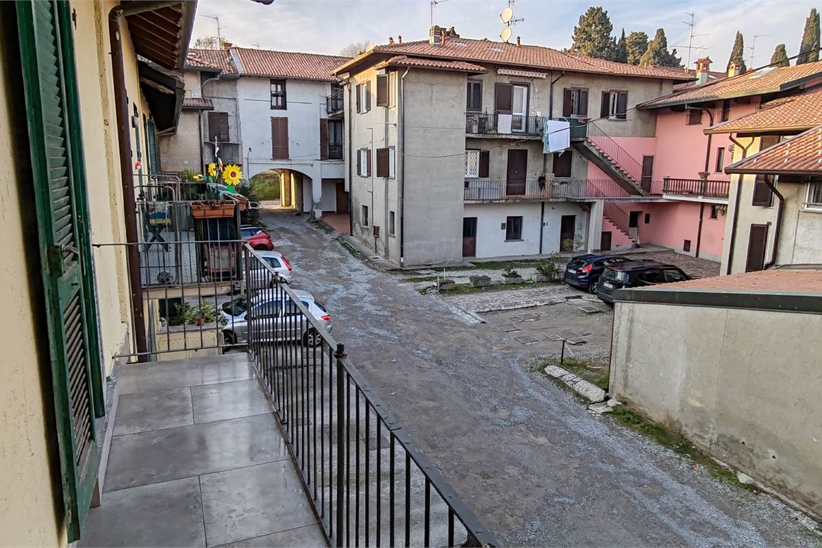 BILOCALE RISTRUTTURATO NEL CUORE DI INVERIGO