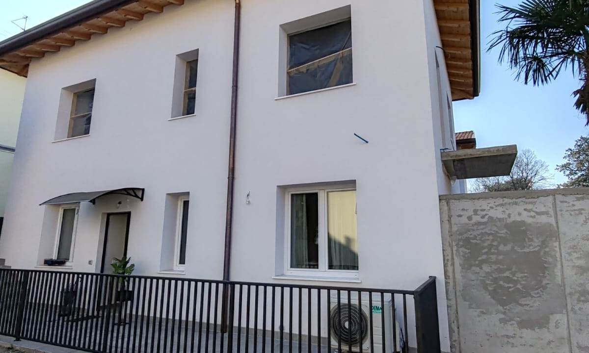 BILOCALE RISTRUTTURATO A NUOVO CON AREA ESTERNA E POSTO AUTO