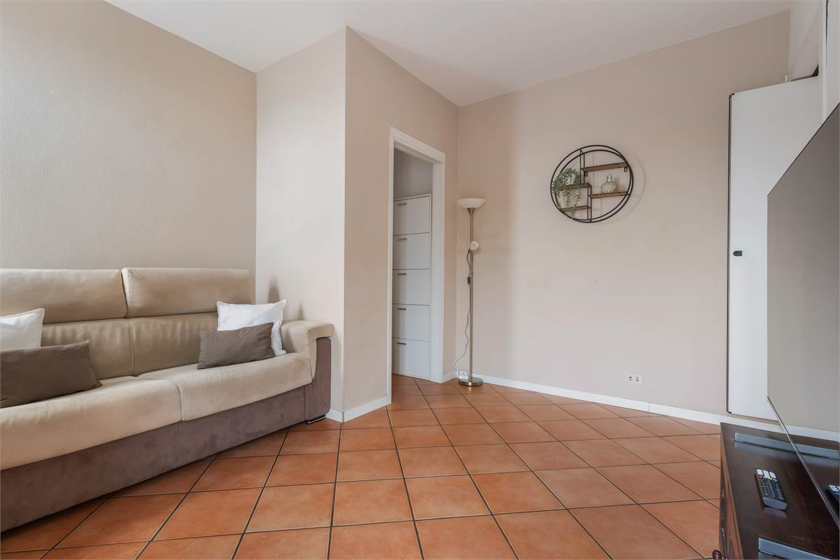 PORZIONE DI CASA CON GIARDINO