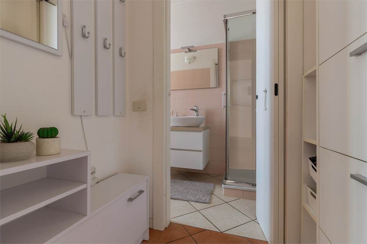 PORZIONE DI CASA CON GIARDINO