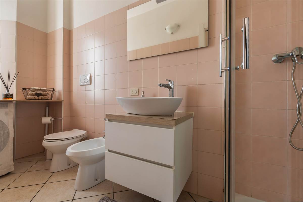 PORZIONE DI CASA CON GIARDINO