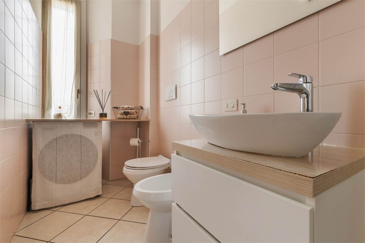 PORZIONE DI CASA CON GIARDINO