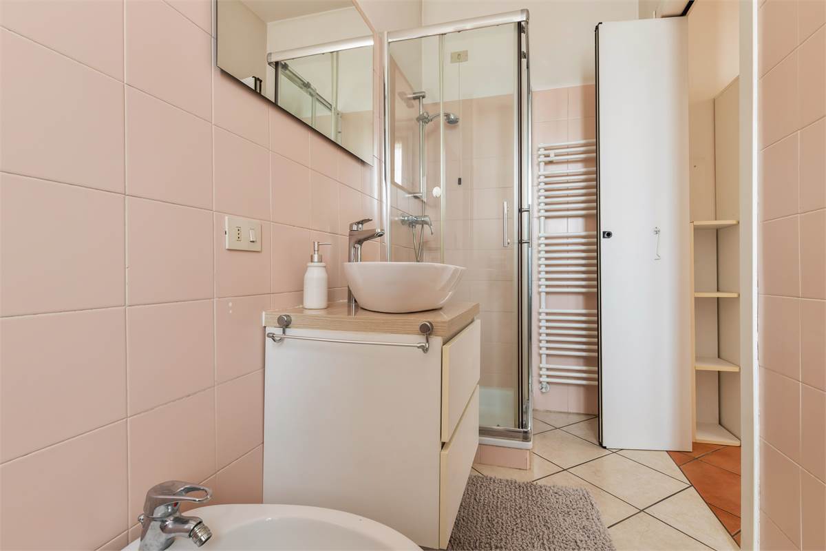 PORZIONE DI CASA CON GIARDINO