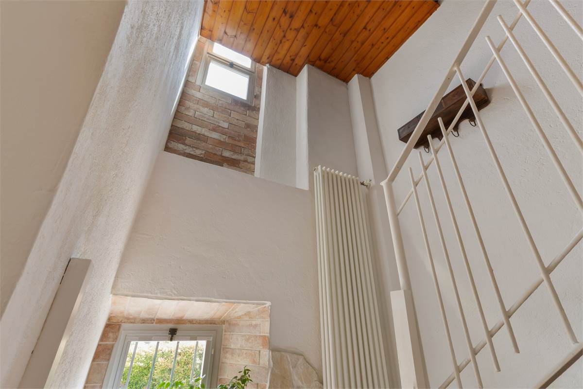 PORZIONE DI CASA CON GIARDINO