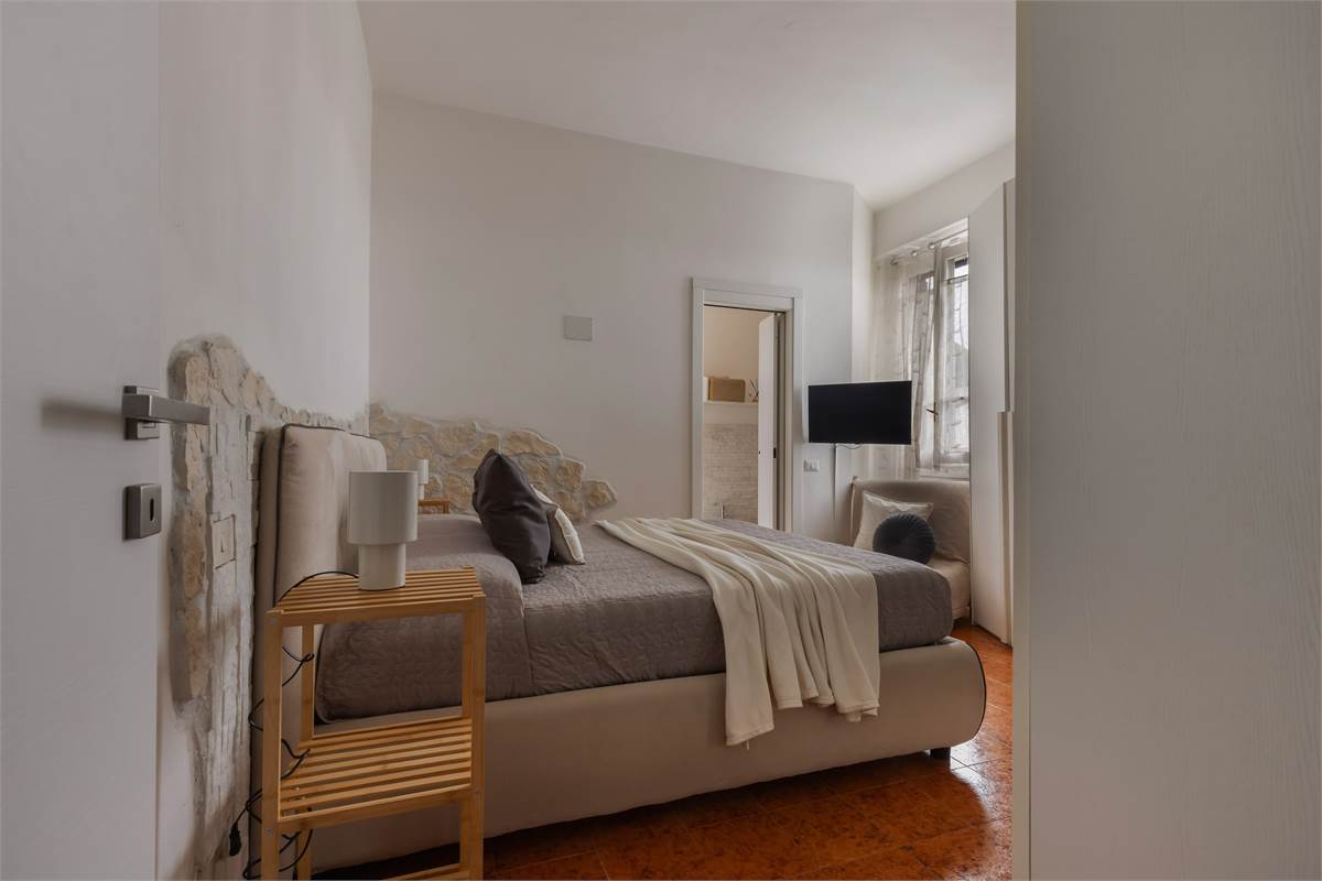 PORZIONE DI CASA CON GIARDINO