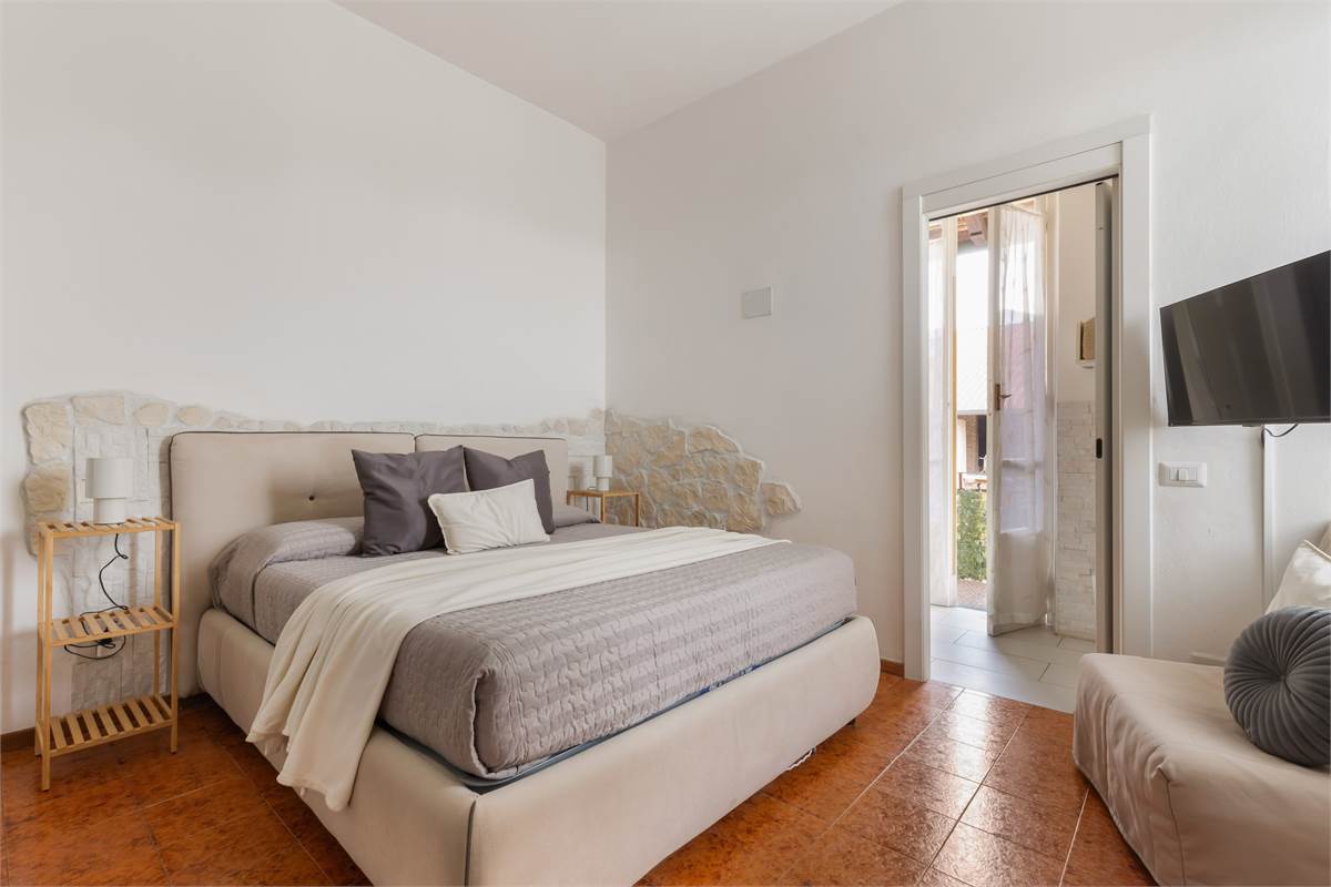 PORZIONE DI CASA CON GIARDINO