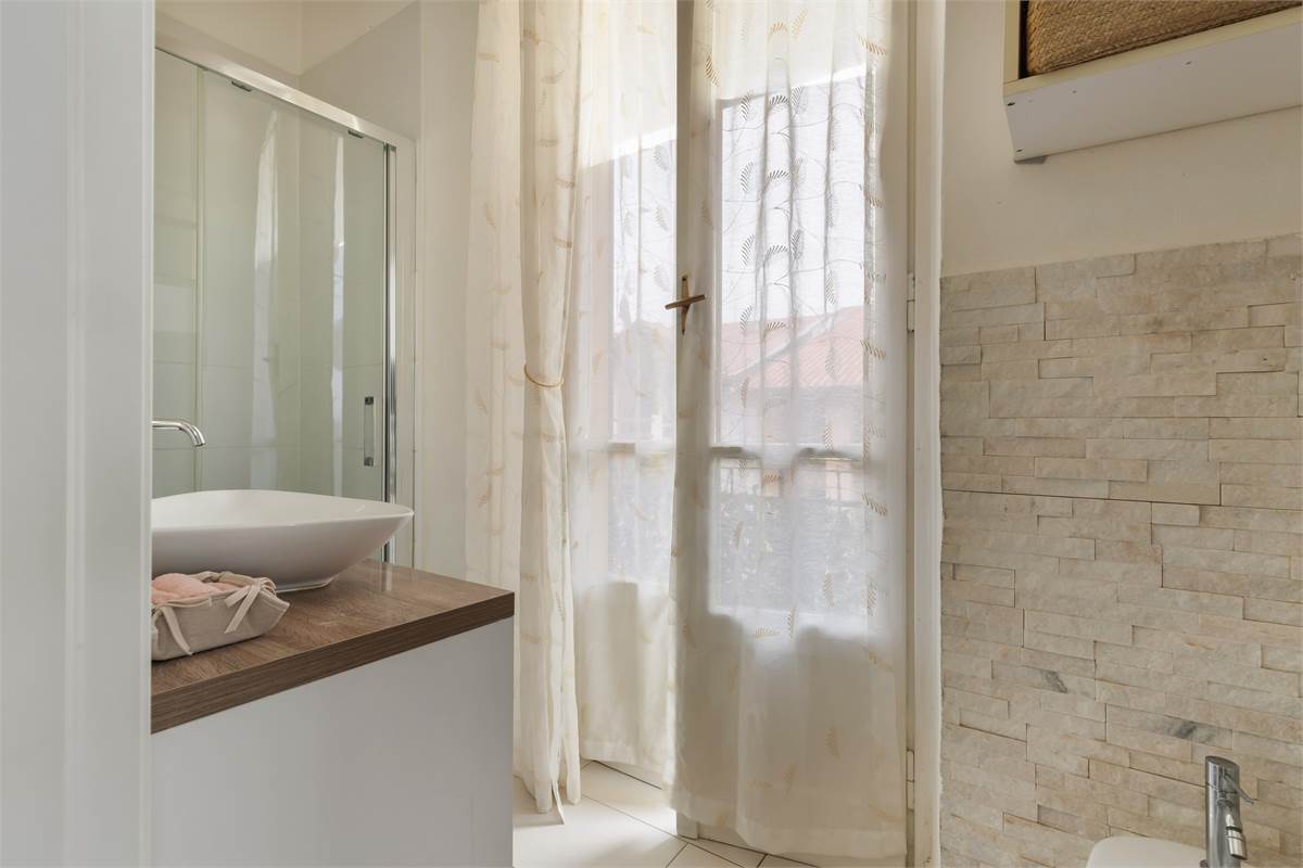 PORZIONE DI CASA CON GIARDINO