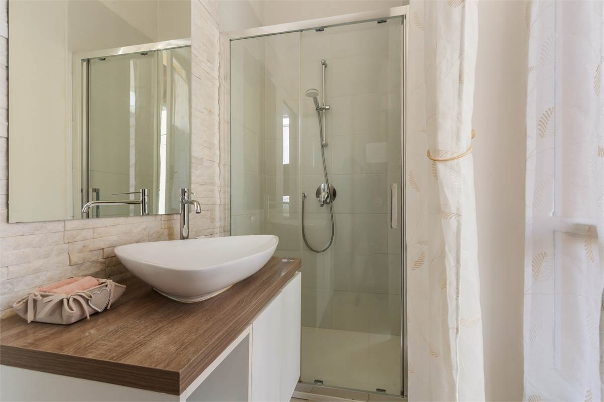 PORZIONE DI CASA CON GIARDINO