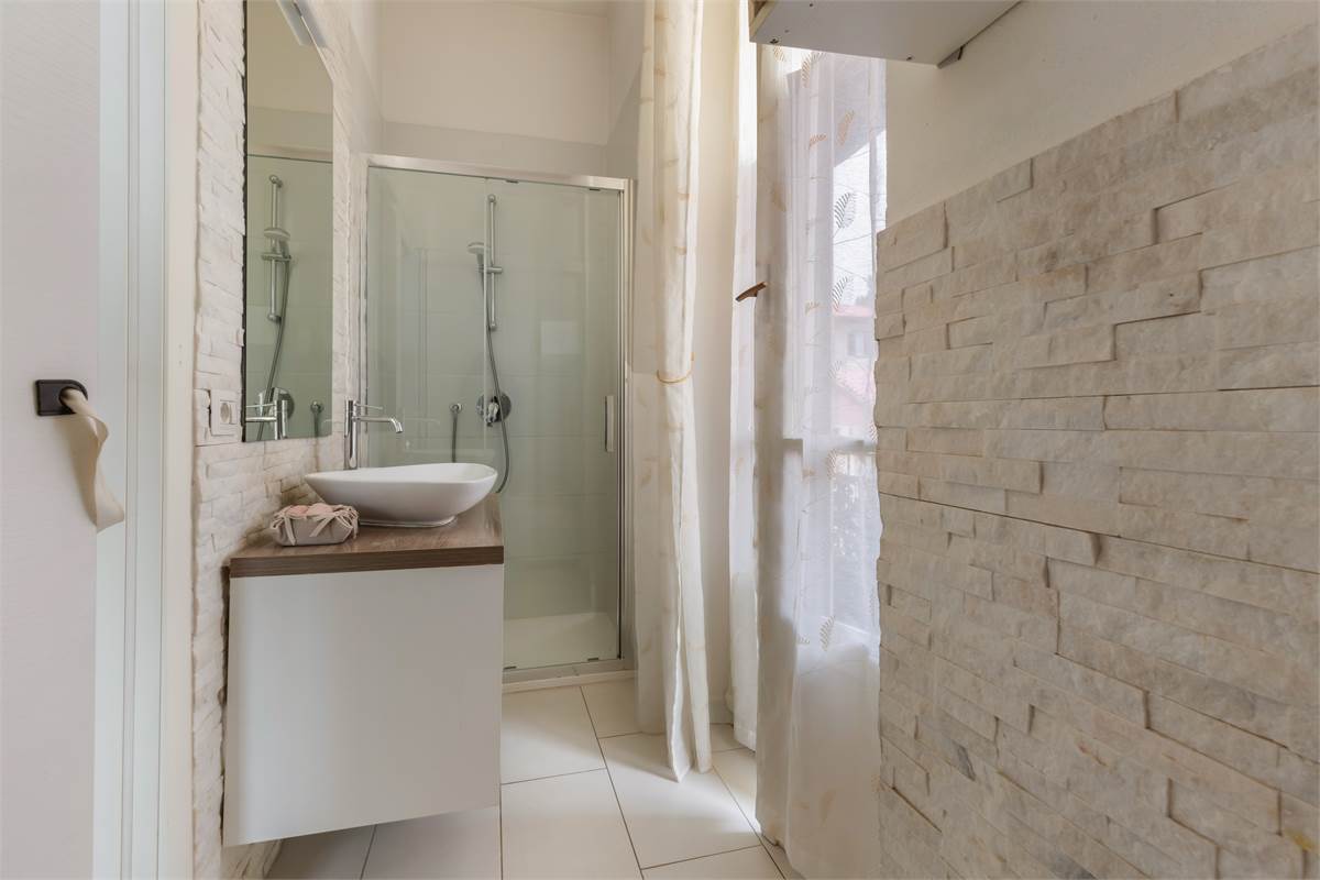 PORZIONE DI CASA CON GIARDINO