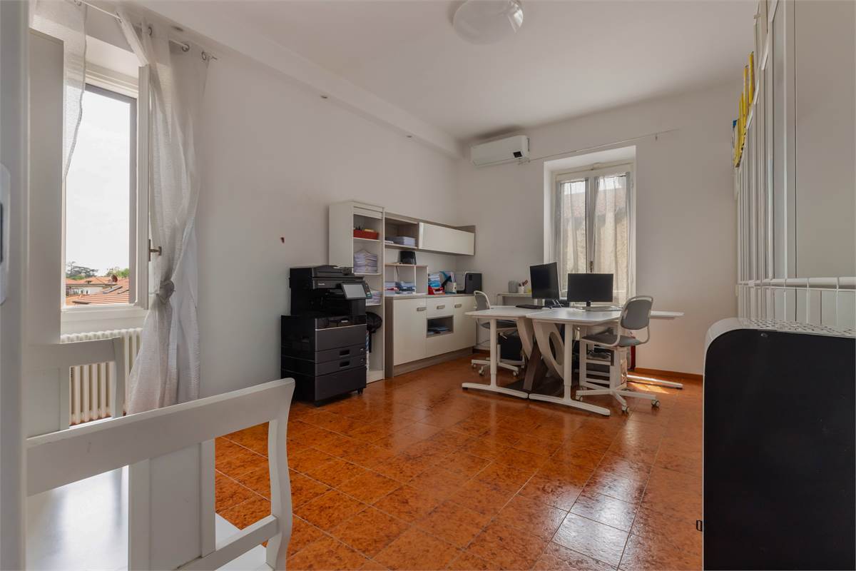 PORZIONE DI CASA CON GIARDINO