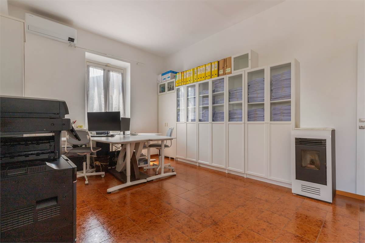 PORZIONE DI CASA CON GIARDINO