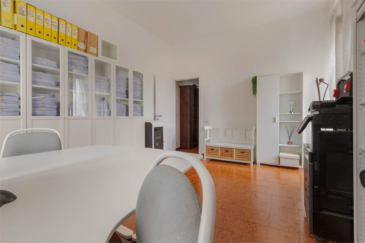 PORZIONE DI CASA CON GIARDINO