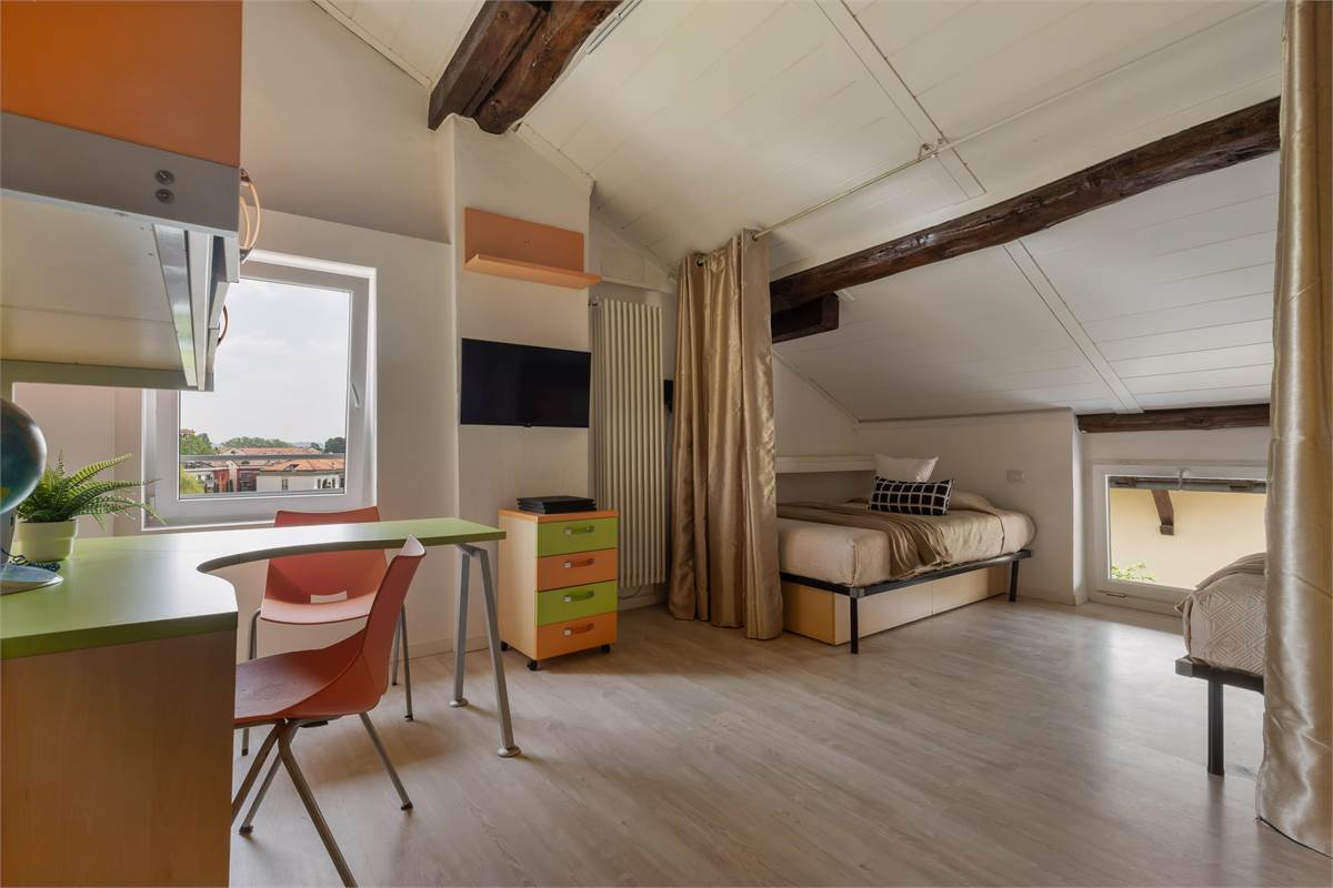 PORZIONE DI CASA CON GIARDINO