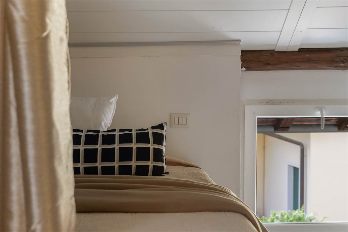 PORZIONE DI CASA CON GIARDINO