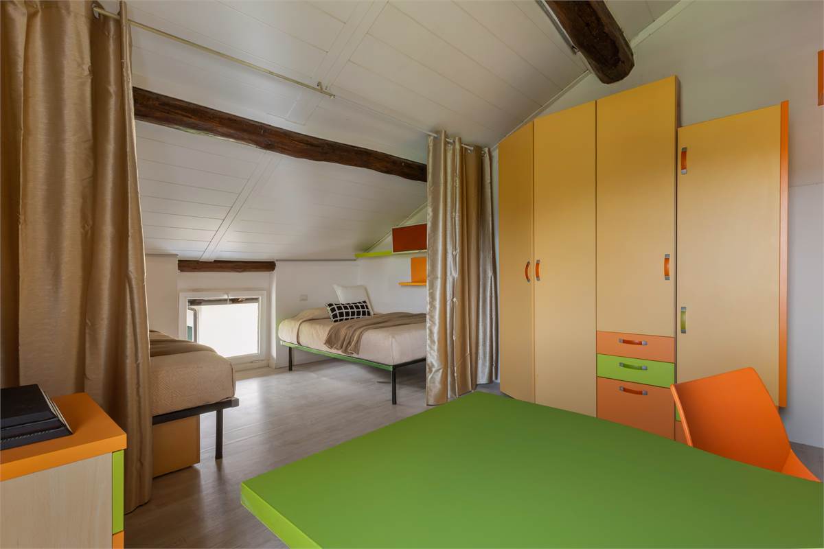 PORZIONE DI CASA CON GIARDINO