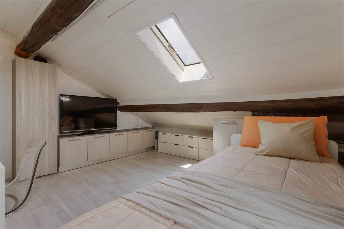 PORZIONE DI CASA CON GIARDINO