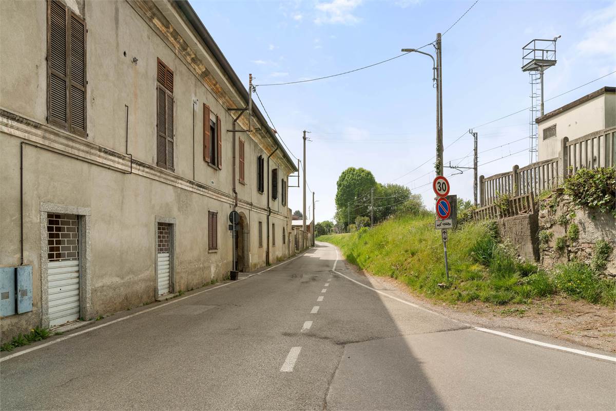 PORZIONE DI CASA CON GIARDINO