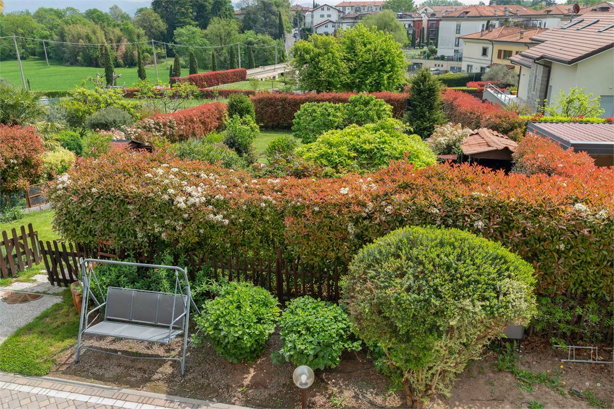 PORZIONE DI CASA CON GIARDINO