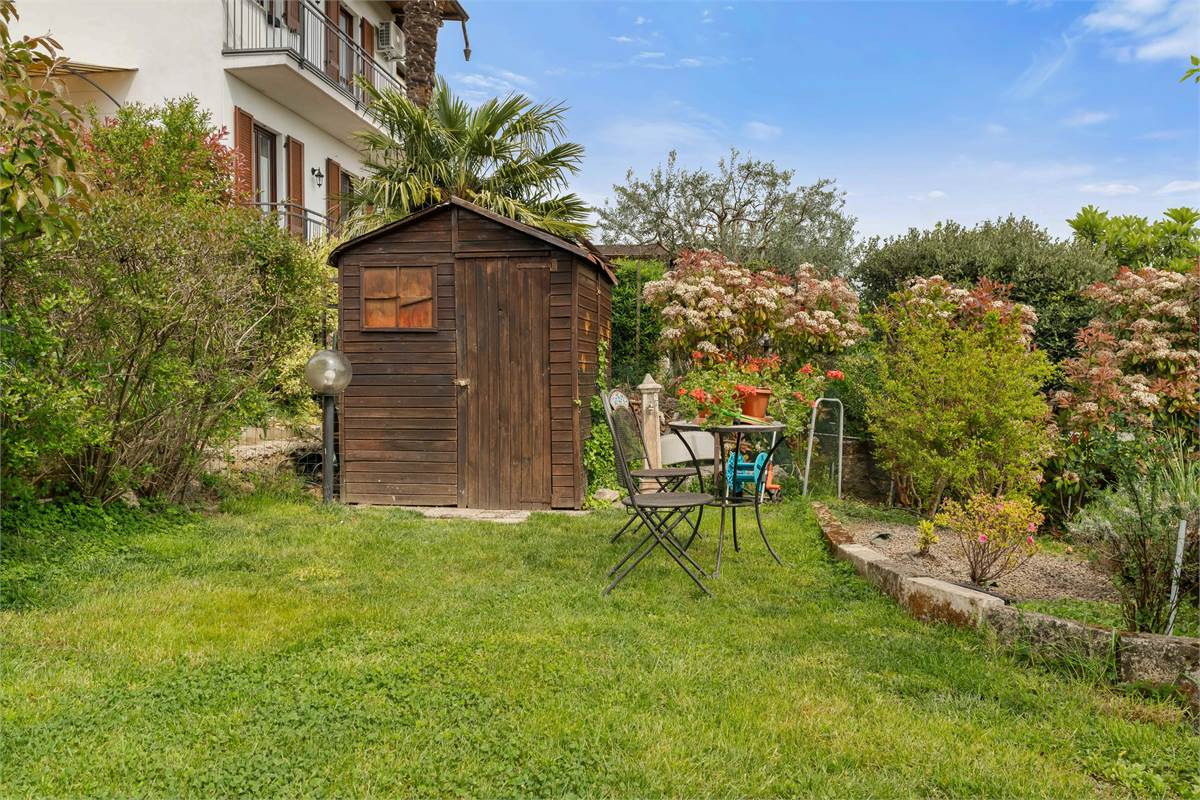 PORZIONE DI CASA CON GIARDINO