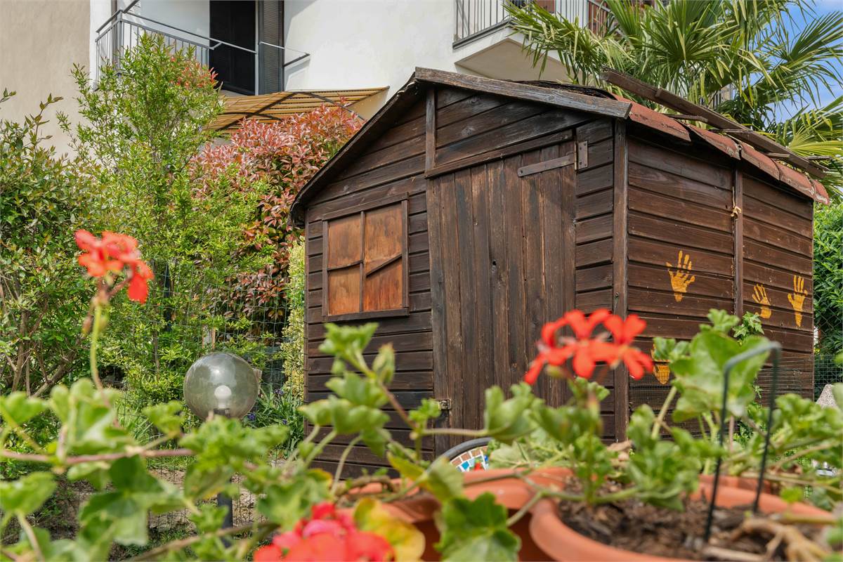 PORZIONE DI CASA CON GIARDINO