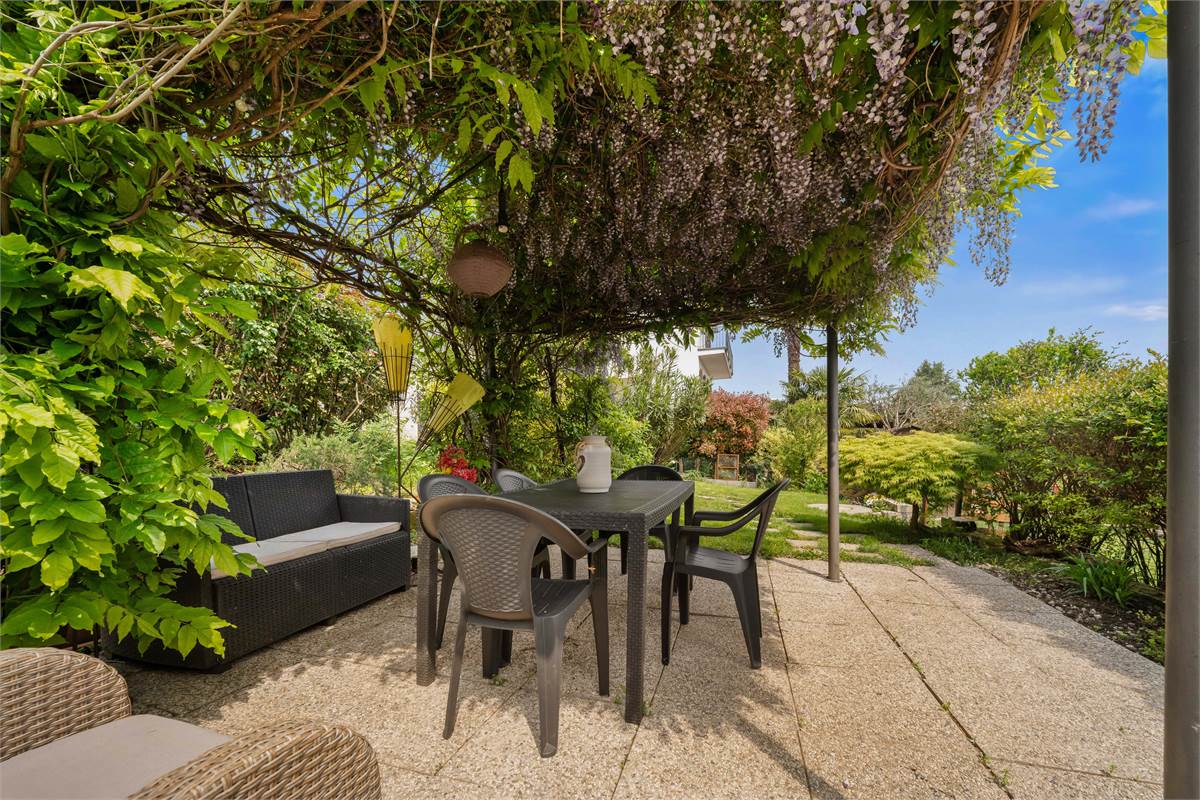 PORZIONE DI CASA CON GIARDINO