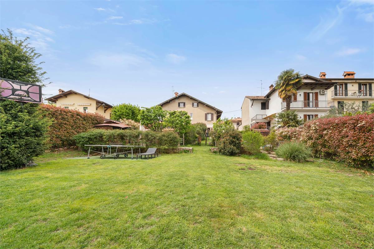 PORZIONE DI CASA CON GIARDINO