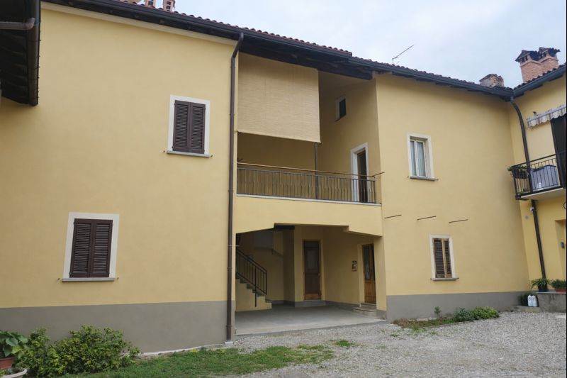 APPARTAMENTO DA RISTRUTTURARE  IN CORTE 