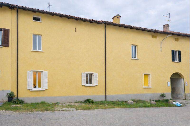 APPARTAMENTO DA RISTRUTTURARE  IN CORTE 