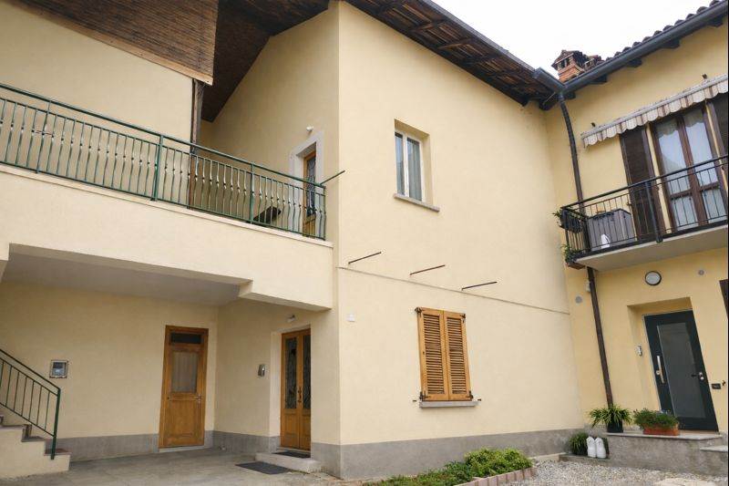 APPARTAMENTO DA RISTRUTTURARE  IN CORTE 