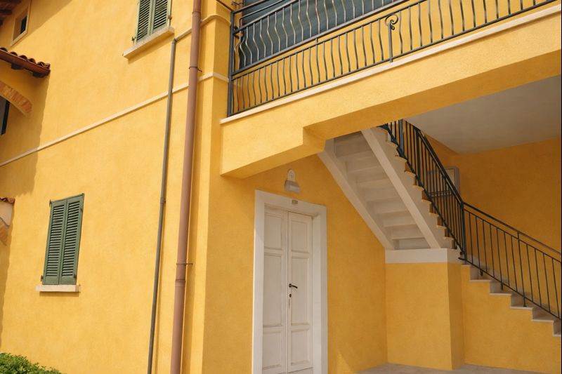 APPARTAMENTO DA RISTRUTTURARE  IN CORTE 