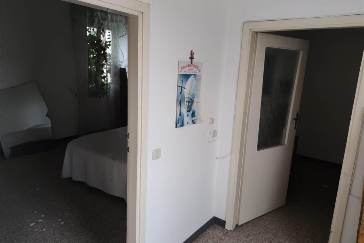 APPARTAMENTO DA RISTRUTTURARE  IN CORTE 