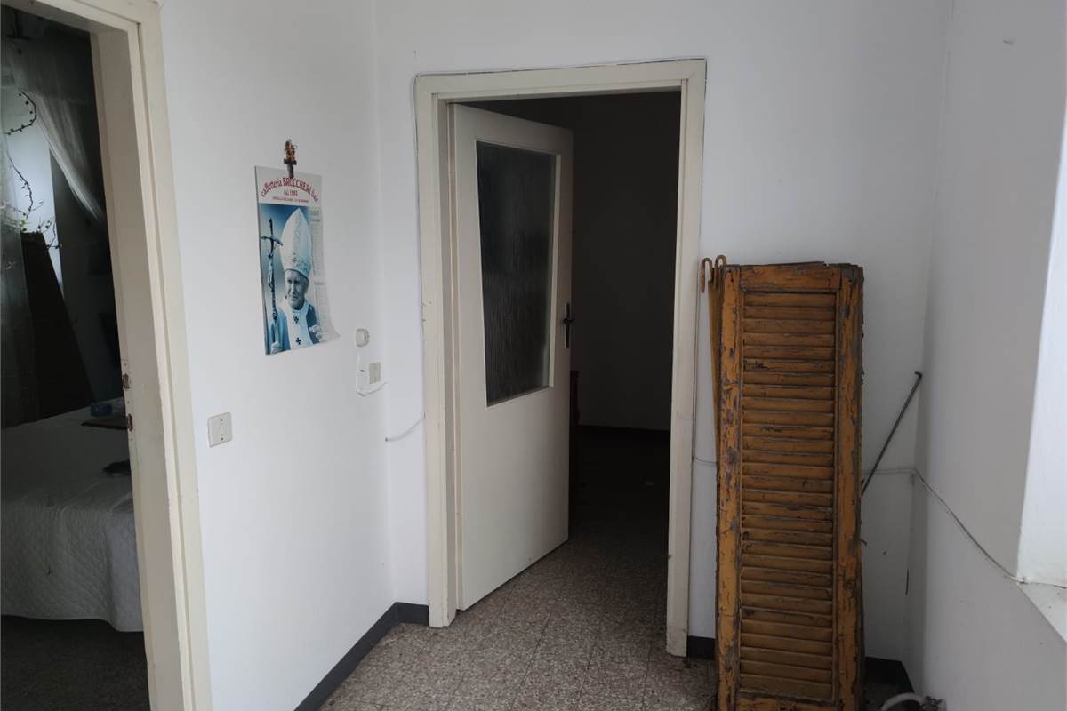 APPARTAMENTO DA RISTRUTTURARE  IN CORTE 