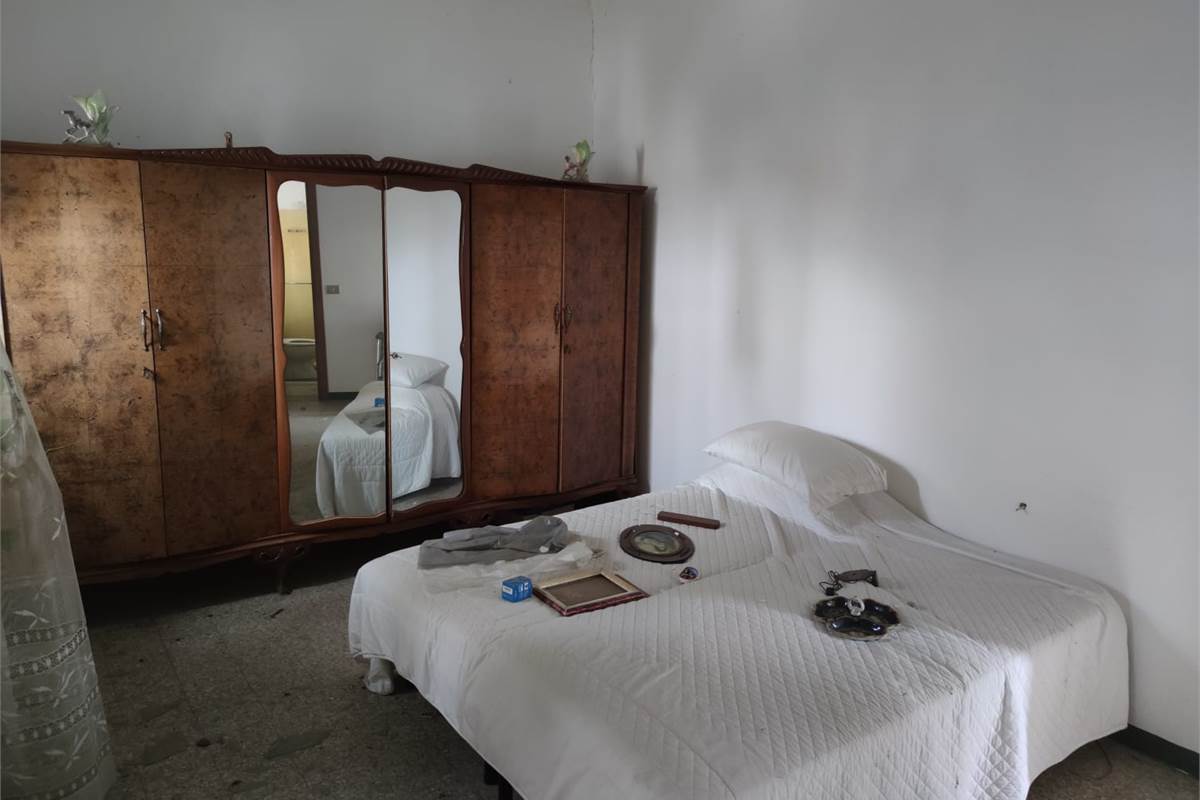 APPARTAMENTO DA RISTRUTTURARE  IN CORTE 