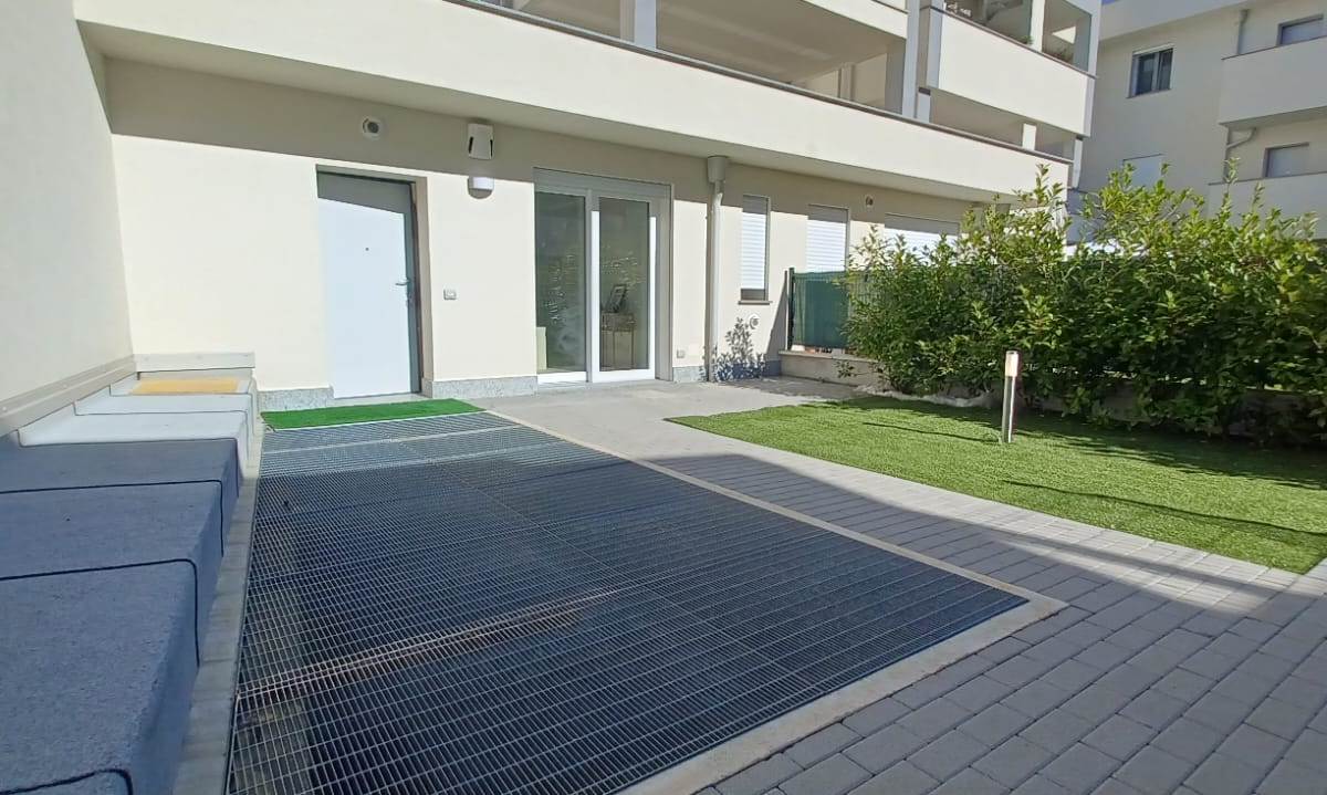 TRILOCALE CON GIARDINO