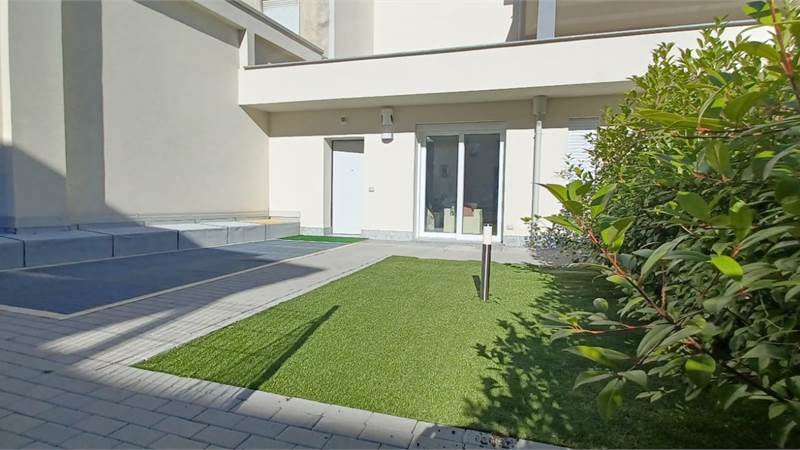 TRILOCALE CON GIARDINO