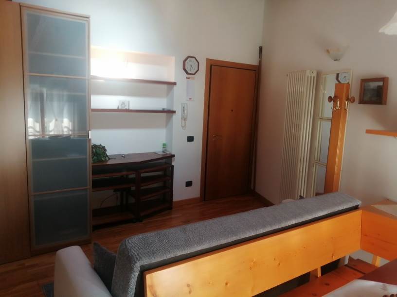 CANTU' affitto MONOLOCALE ARREDATO