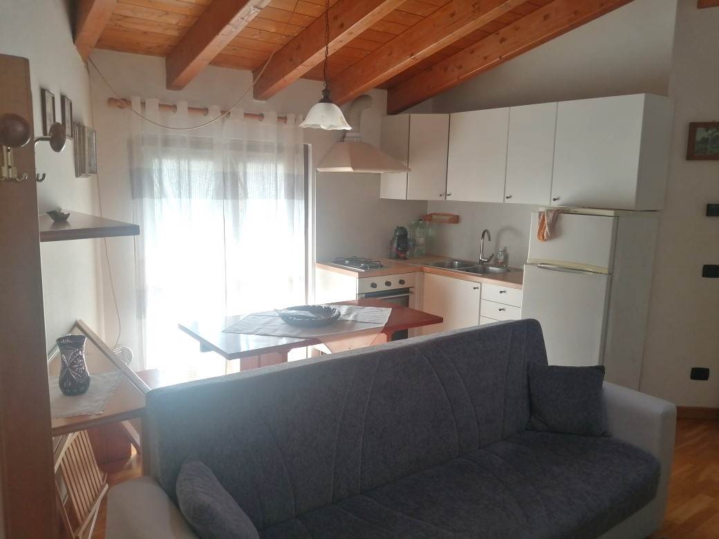 CANTU' affitto MONOLOCALE ARREDATO