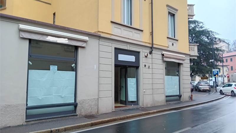 CANTU' zona centrale, affittiamo NEGOZIO