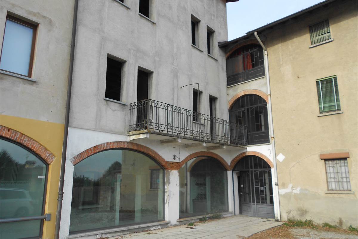 FINO MORNASCO affitto RISTORANTE con Enoteca