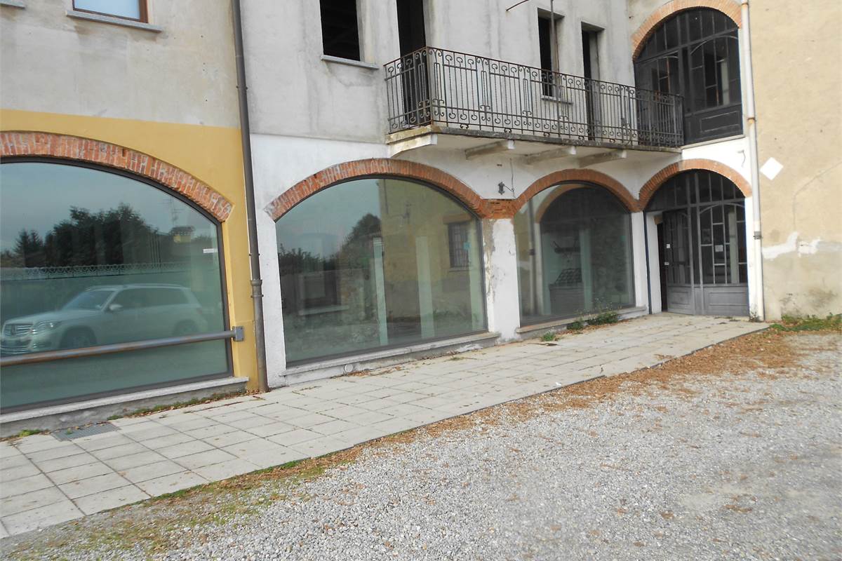 FINO MORNASCO affitto RISTORANTE con Enoteca