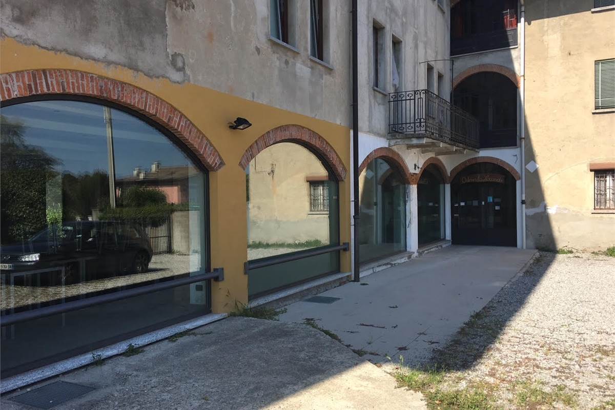 FINO MORNASCO affitto RISTORANTE con Enoteca