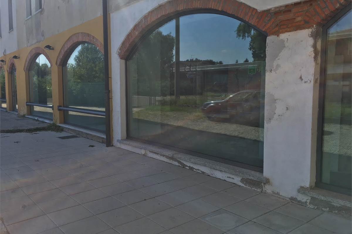 FINO MORNASCO affitto RISTORANTE con Enoteca