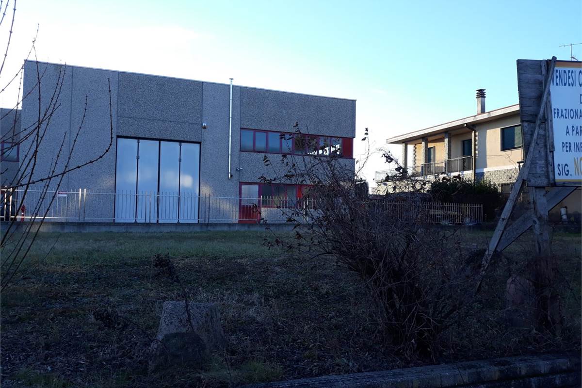 MALNATE località Gurone, CAPANNONE di 400 Mq
