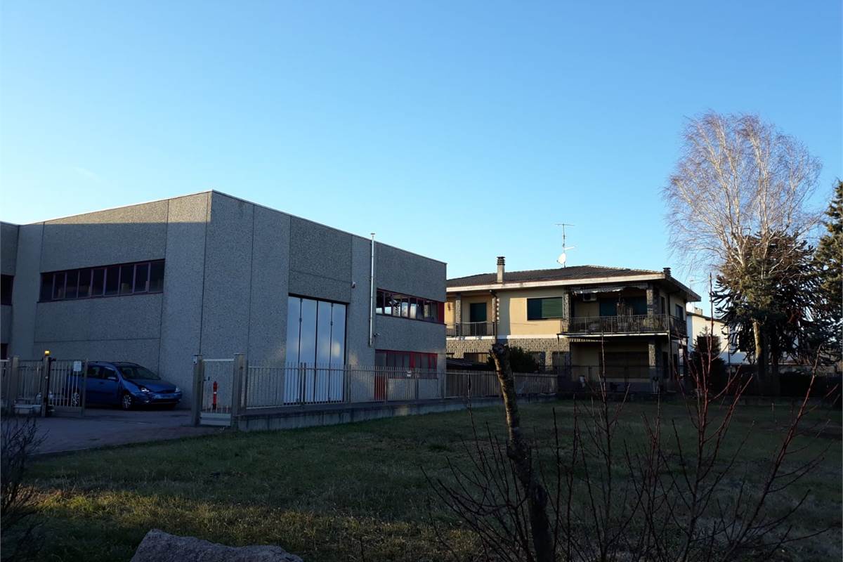 MALNATE località Gurone, CAPANNONE di 400 Mq