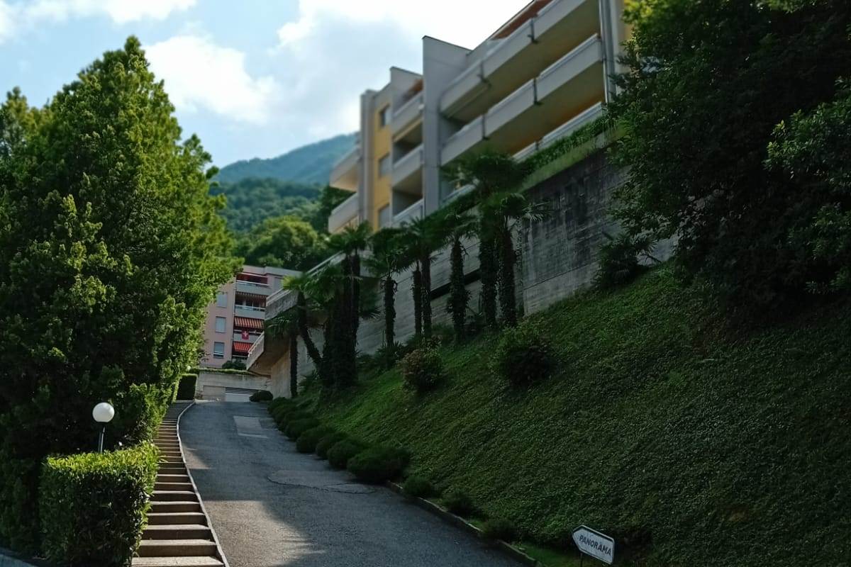 BISSONE vendiamo BILOCALE vista lago