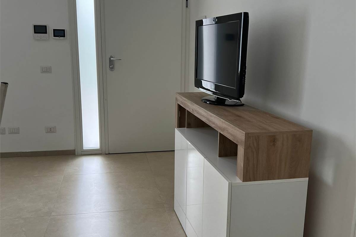 GIUSSANO affittiamo nuovo MONOLOCALE in villa