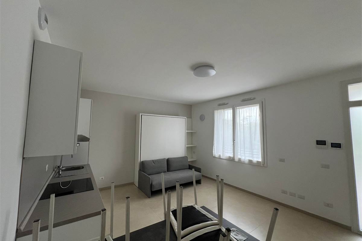 GIUSSANO affittiamo nuovo MONOLOCALE in villa