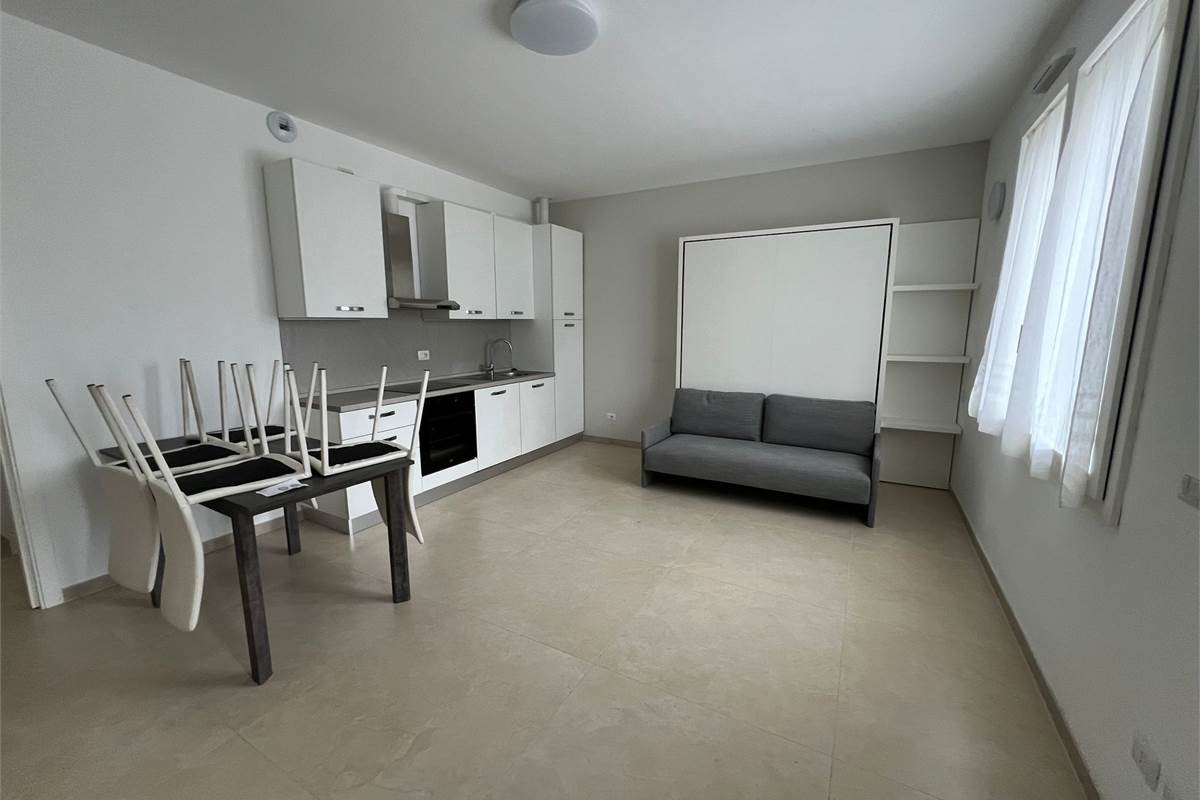 GIUSSANO affittiamo nuovo MONOLOCALE in villa