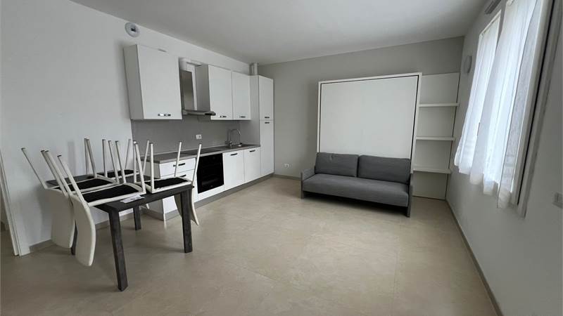 GIUSSANO affittiamo nuovo MONOLOCALE in villa