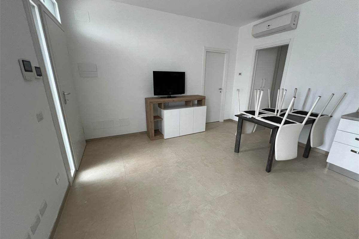 GIUSSANO affittiamo nuovo MONOLOCALE in villa